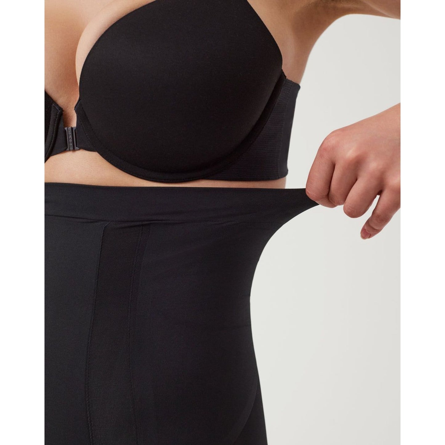 Spanx SPANXsculpt OnCore Size L Black High-Waisted Mid-Thigh Shorts