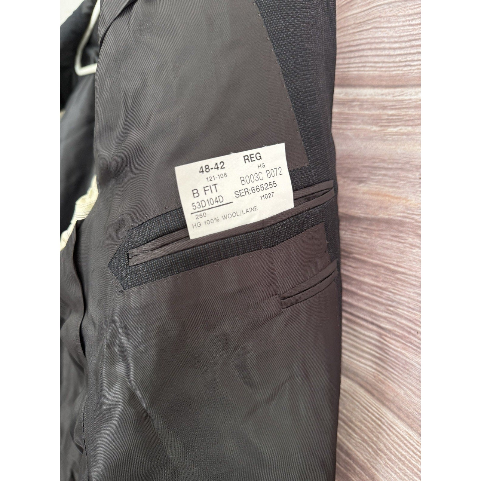Heritage Gold Un-Tailored 48-42 Reg. Charcoal Gray Plaid Design Suit Jacket