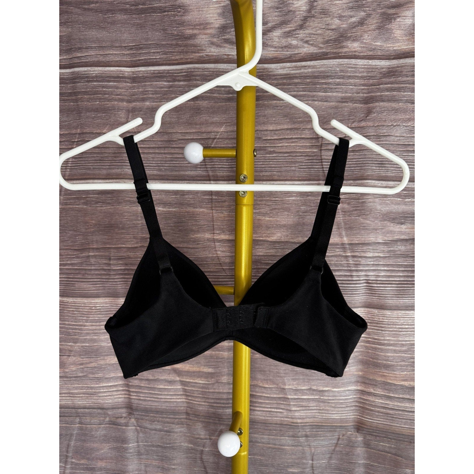 Wacoal How Perfect Black Size 32C Wireless T-Shirt Bra