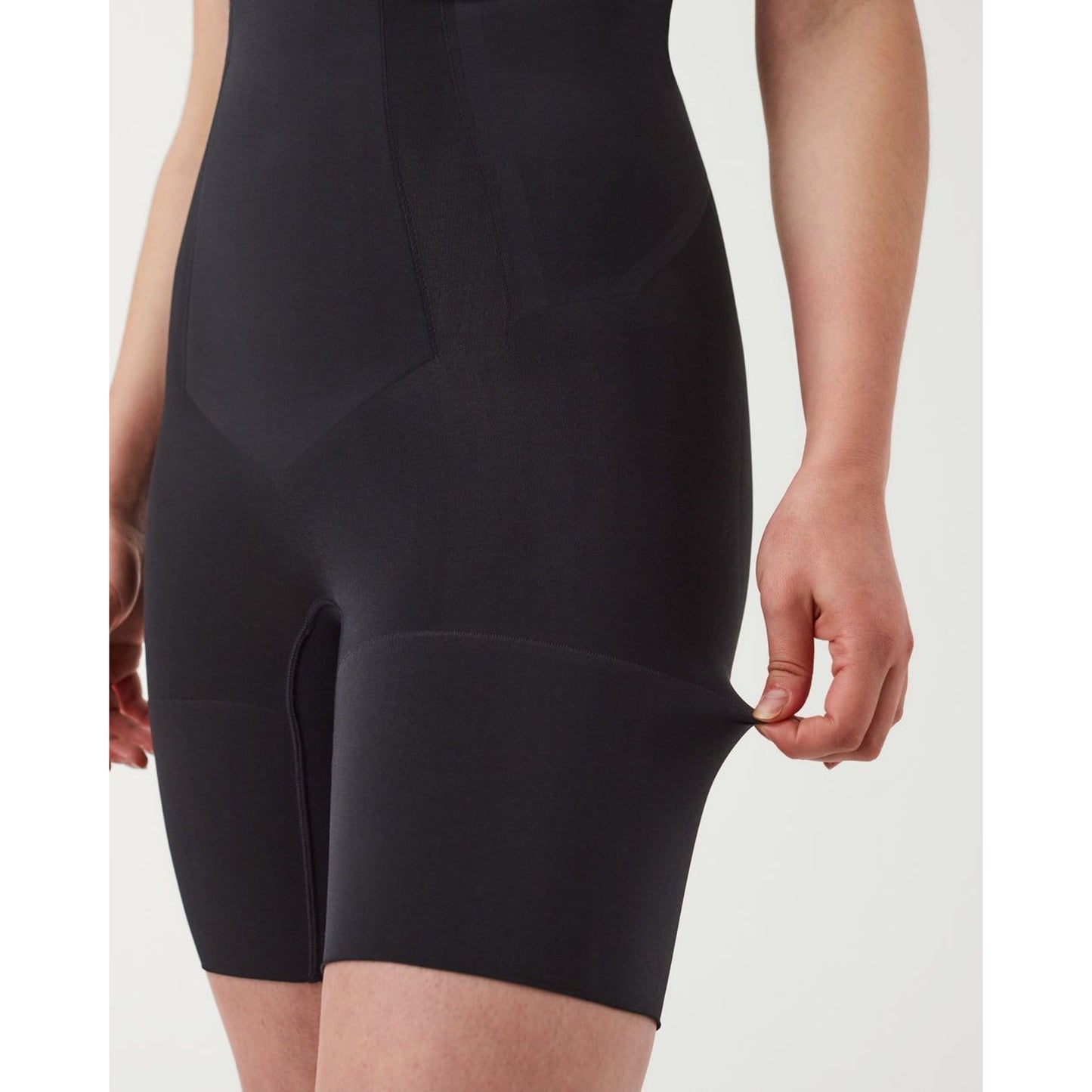 Spanx SPANXsculpt OnCore Size L Black High-Waisted Mid-Thigh Shorts