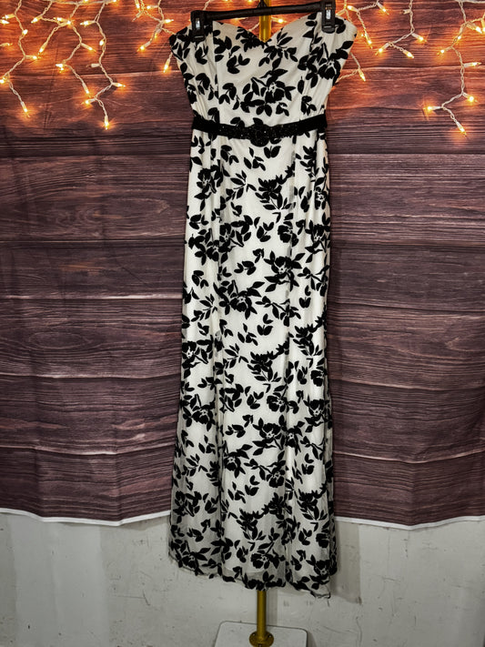 City Triangles Size 11 Black & White Floral Tulle Evening Gown