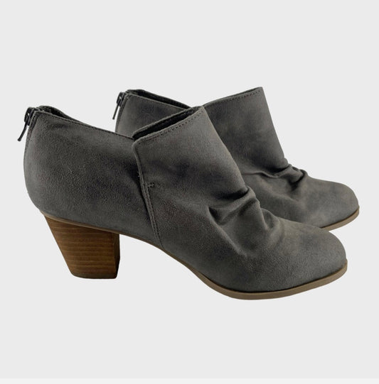 Report Women's Size 7.5W (Wide) Grey Clarice Suede Bootie