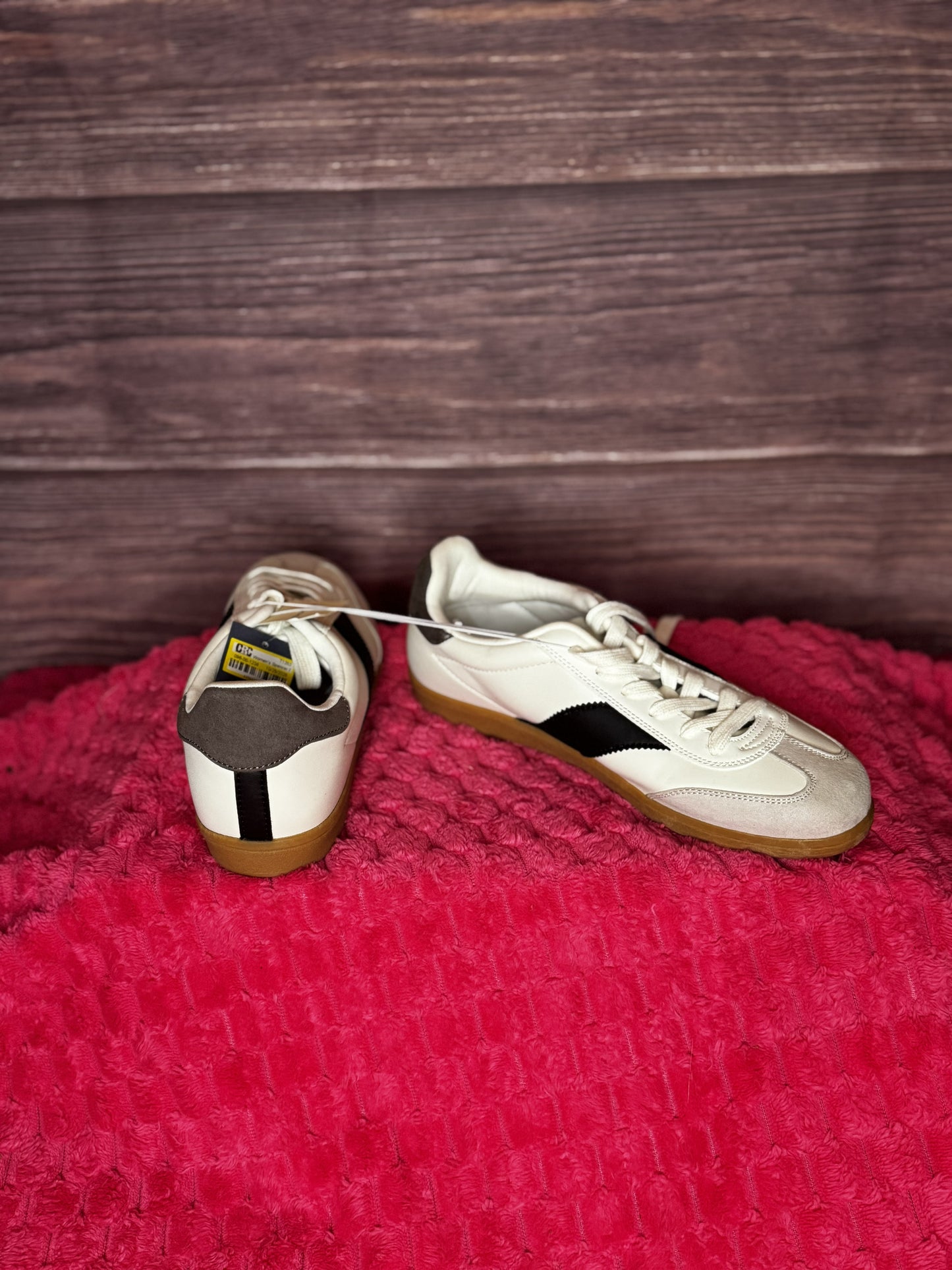 Universal Thread Women's Size 11 Spencer Fashion Sneakers w/ Memory Foam